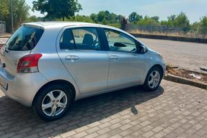 TOYOTA Yaris - 2011