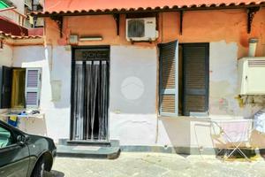 2 LOCALI A TORRE DEL GRECO