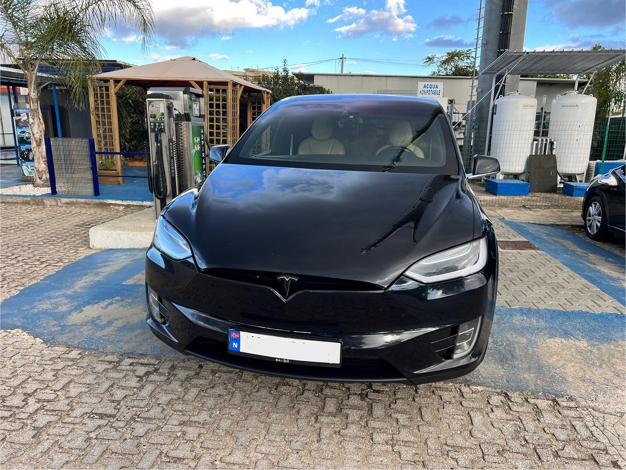 TESLA Model X