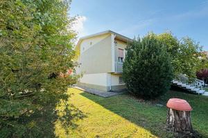 Villa di 287 m² con più di 5 locali e box auto dop
