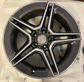 Cerchio mercedes GLA GLB raggio 19 amg