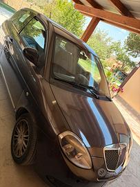 Lancia y