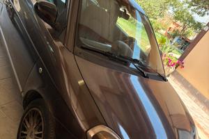 Lancia y