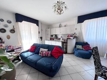 Appartamento di 100 m² con più di 5 locali e box a