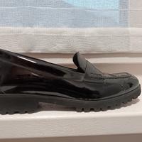 Scarpe in vernice nera misura 35