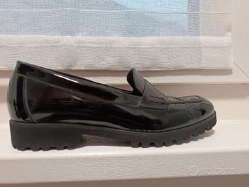 Scarpe in vernice nera misura 35