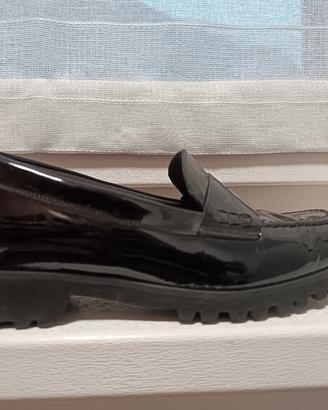 Scarpe in vernice nera misura 35