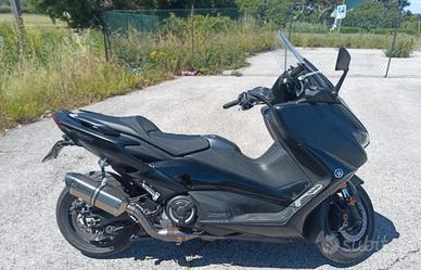 Scarico Tmax 560