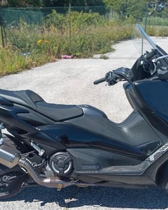Scarico Tmax 560