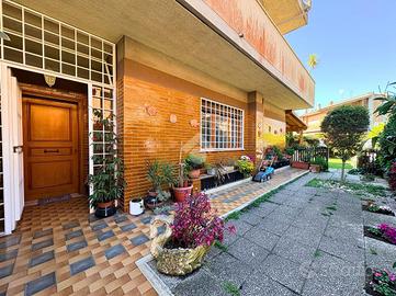 VILLA A SCHIERA A ROMA