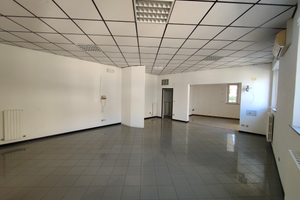 Locale commerciale - castel di lama