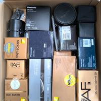 Confezioni, scatole e custodie di ottiche Nikon