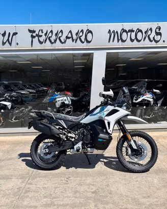 Cf Moto MT 1000X KM0 Tua a solo 92 Euro al mese