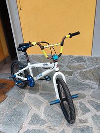 bmx bianca e azzurra 