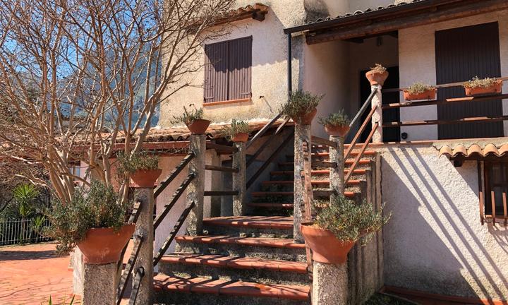 Villetta su 3 livelli con ampio spazio esterno