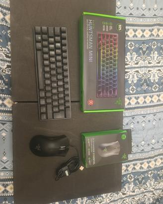 Razer Huntsman Mini e Razer DeathAdder Essential
