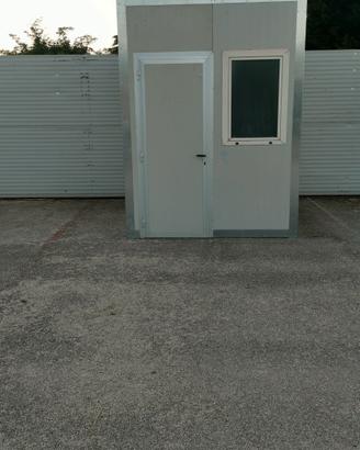 CONTAINER DA CANTIERE O GIARDINO