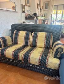 Divano elegante in tessuto
