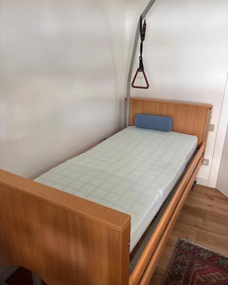 Letto ortopedico con materasso e sollevatore