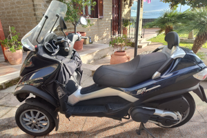 Piaggio MP3 400