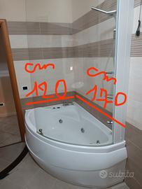 vasca idromassaggio con colonna doccia