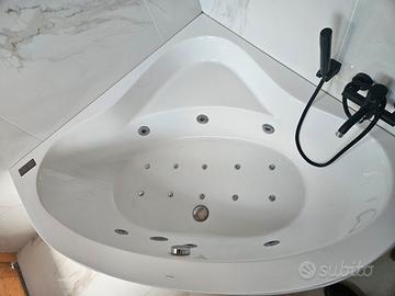 vasca idromassaggio angoloare