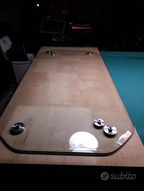 Tavolo in cristallo con sedie