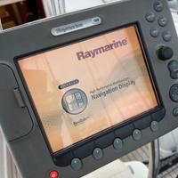 Raymarine 2 plotter cartografici, radar e gps