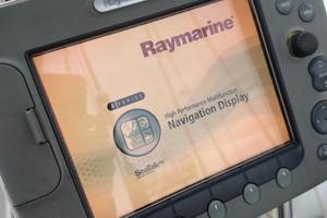 Raymarine 2 plotter cartografici, radar e gps