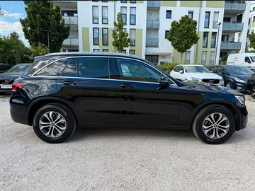 Mercedes Glc Nero km 95000 anno 2022