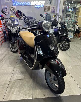 Piaggio Vespa 300 GTS tenuta in maniera eccellente