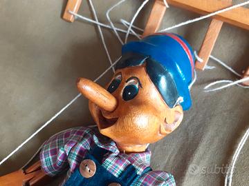 Vecchio Pinocchio in legno intagliato B