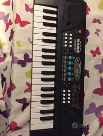 Tastiera elettronica giocattolo con microfono