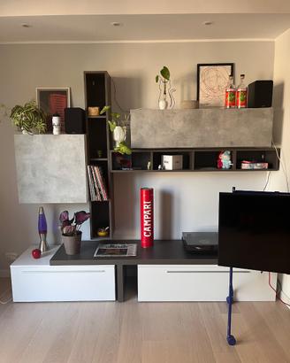 Parete attrezzata moderna effetto cemento – tv