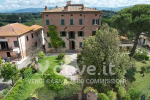 Appartamento di 120 m² con 4 locali e posto auto a