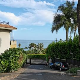 Bivani acicastello adiacenze mare