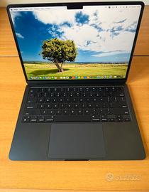 Macbook Air 13.6 M2 2022 chip—8 GB Memoria—256 SSD