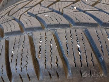 2 Pneumatici invernali Dunlop 215/55/r18