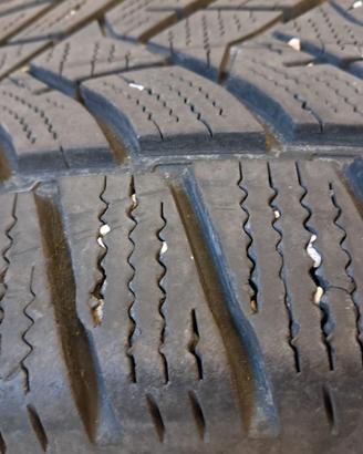 2 Pneumatici invernali Dunlop 215/55/r18