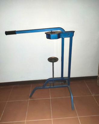 Tappatrice a Tre Piedi a Leva per Tappi Sughero