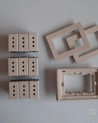 12 pz materiale elettrico Bticino Tekne