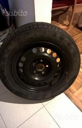 Pneumatico Pirelli con cerchio 195/65R15 91H