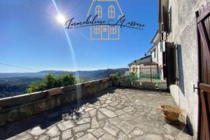 Appartamento di 250 m² con più di 5 locali e posto