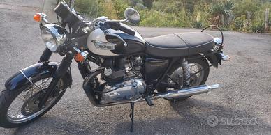 Triumph Bonneville - 2011