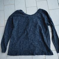 maglia blu da donna con scollo a barca. Benetton