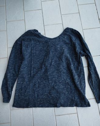 maglia blu da donna con scollo a barca. Benetton