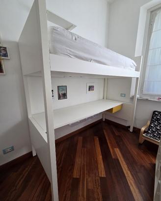 Struttura letto a soppalco con scrivania e materas