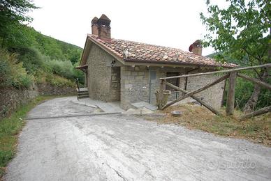 Rustico / Casale di 230 m² con più di 5 locali a S