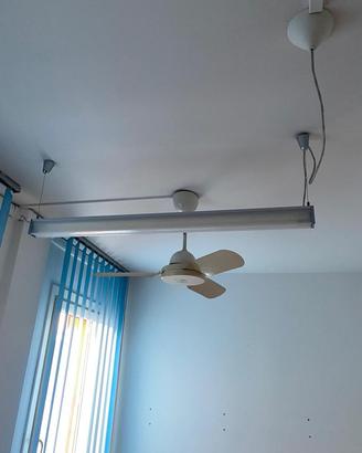Lampada neon sospesa a soffitto