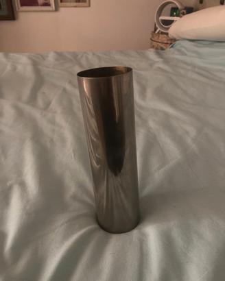 vaso in metallo